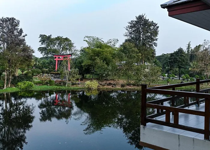 Suanphung Bonsai Village โรงแรม 3*