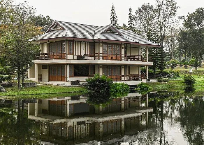 โรงแรม Suanphung Bonsai Village 3*