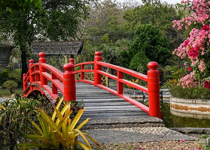 โรงแรม Suanphung Bonsai Village 3*
