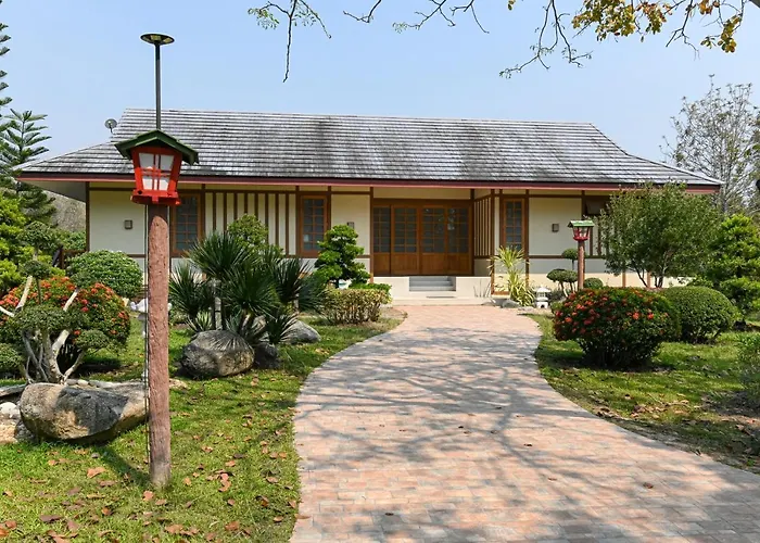 โรงแรม Suanphung Bonsai Village 3*