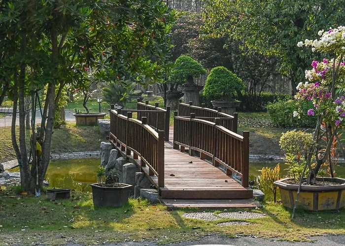 Suanphung Bonsai Village โรงแรม 3*